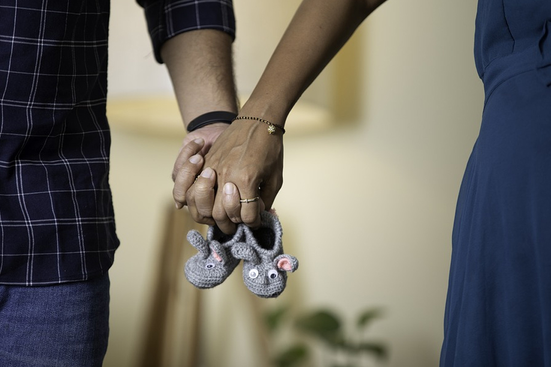 代生宝宝起疹子发烧，家长如何应对与护理